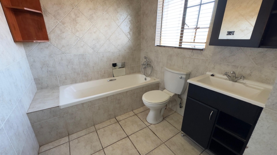 To Let 2 Bedroom Property for Rent in Rooihuiskraal North Gauteng