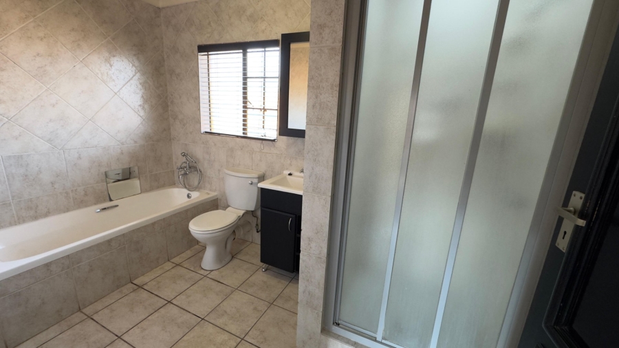 To Let 2 Bedroom Property for Rent in Rooihuiskraal North Gauteng