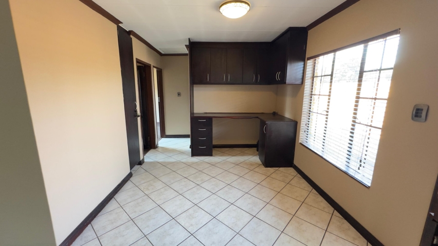 To Let 2 Bedroom Property for Rent in Rooihuiskraal North Gauteng