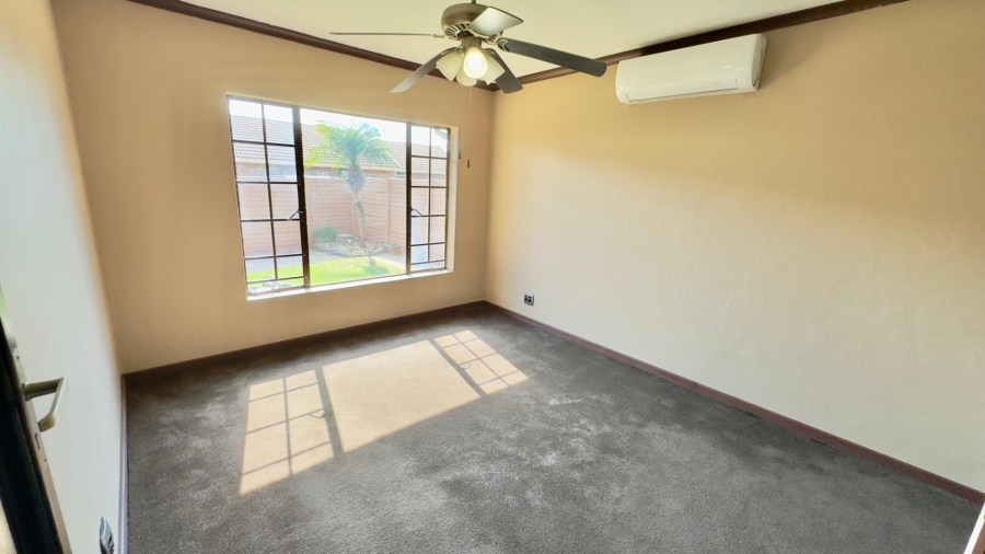 To Let 2 Bedroom Property for Rent in Rooihuiskraal North Gauteng