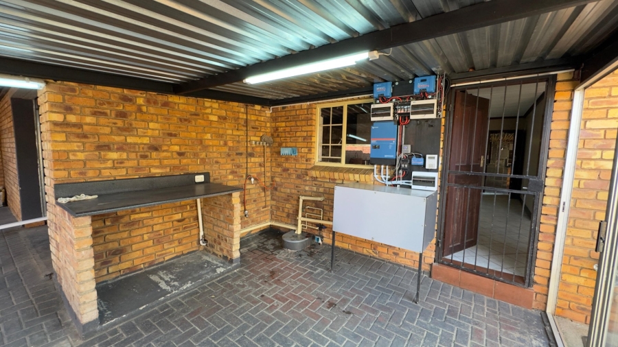 To Let 2 Bedroom Property for Rent in Rooihuiskraal North Gauteng