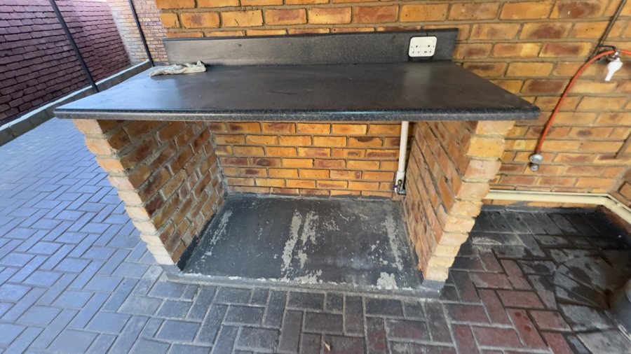 To Let 2 Bedroom Property for Rent in Rooihuiskraal North Gauteng
