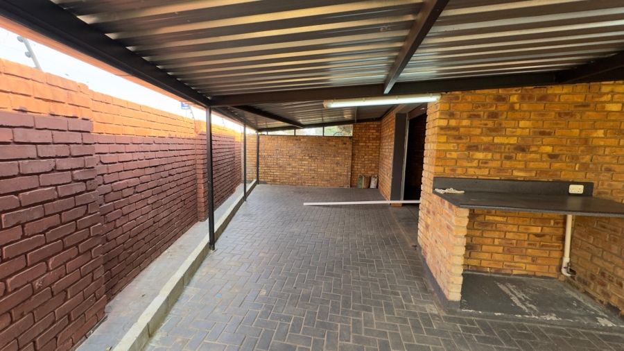 To Let 2 Bedroom Property for Rent in Rooihuiskraal North Gauteng