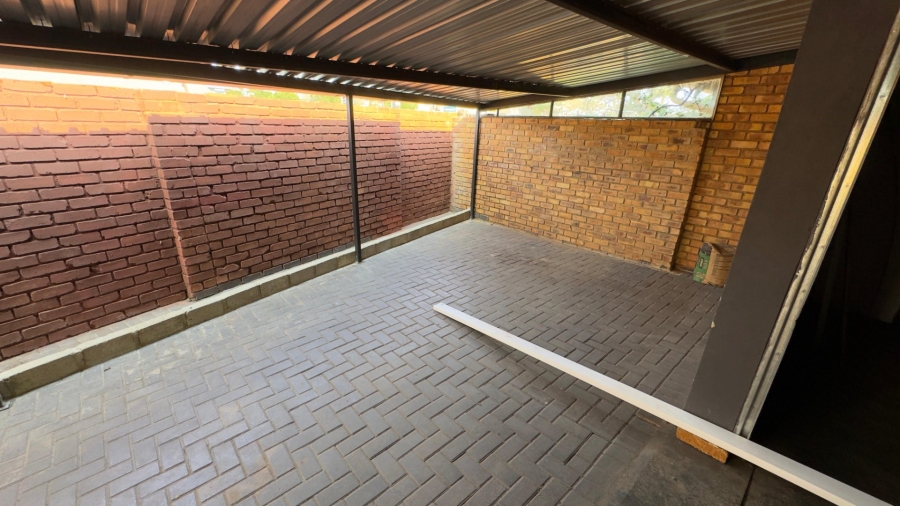To Let 2 Bedroom Property for Rent in Rooihuiskraal North Gauteng