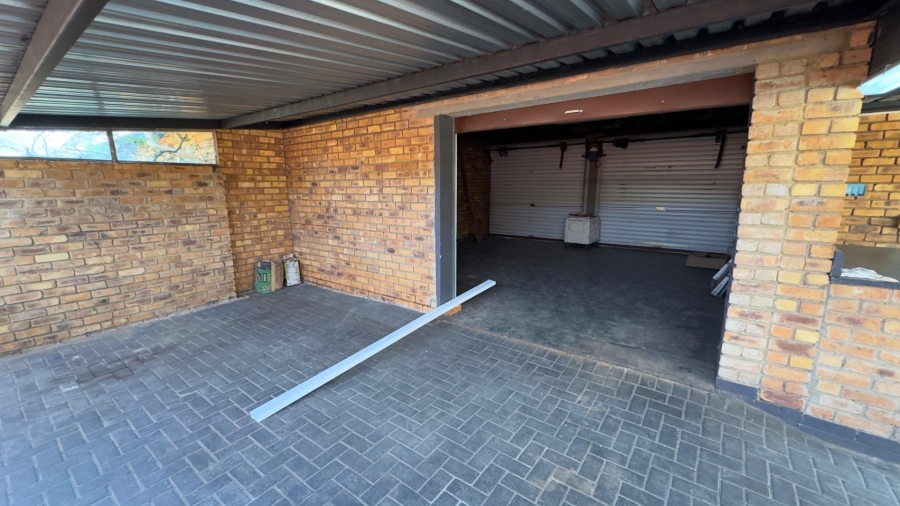 To Let 2 Bedroom Property for Rent in Rooihuiskraal North Gauteng