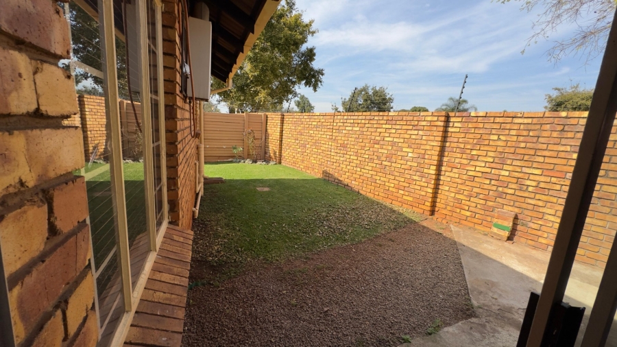 To Let 2 Bedroom Property for Rent in Rooihuiskraal North Gauteng