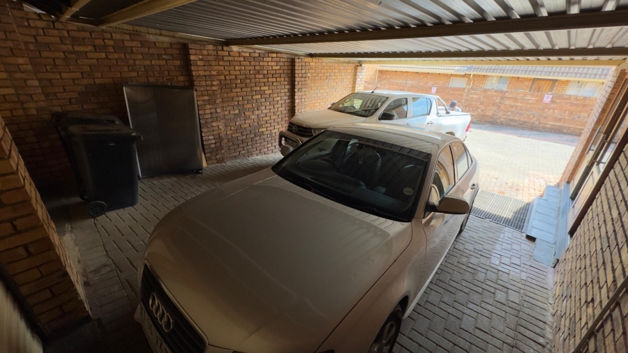 To Let 2 Bedroom Property for Rent in Rooihuiskraal North Gauteng