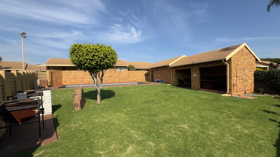 To Let 2 Bedroom Property for Rent in Rooihuiskraal North Gauteng