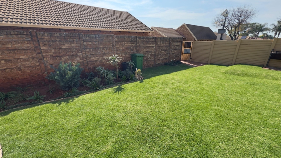 To Let 2 Bedroom Property for Rent in Rooihuiskraal North Gauteng