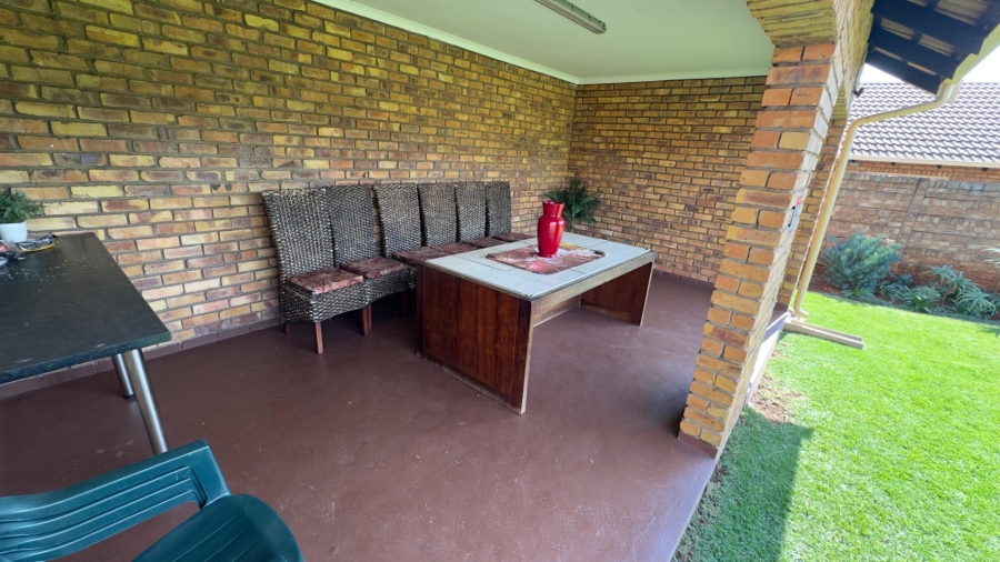 To Let 2 Bedroom Property for Rent in Rooihuiskraal North Gauteng