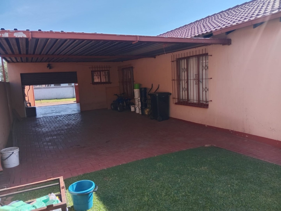  Bedroom Property for Sale in Dawn Park Gauteng