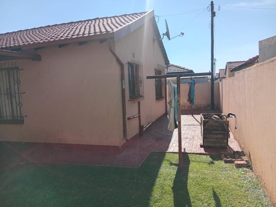  Bedroom Property for Sale in Dawn Park Gauteng