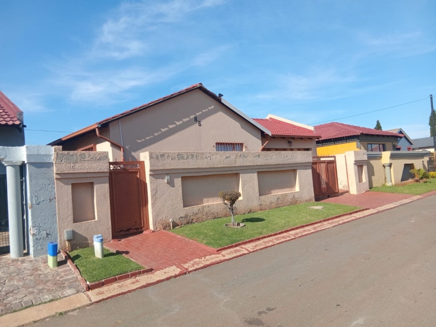  Bedroom Property for Sale in Dawn Park Gauteng