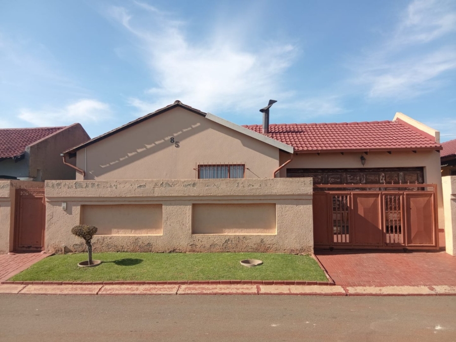  Bedroom Property for Sale in Dawn Park Gauteng