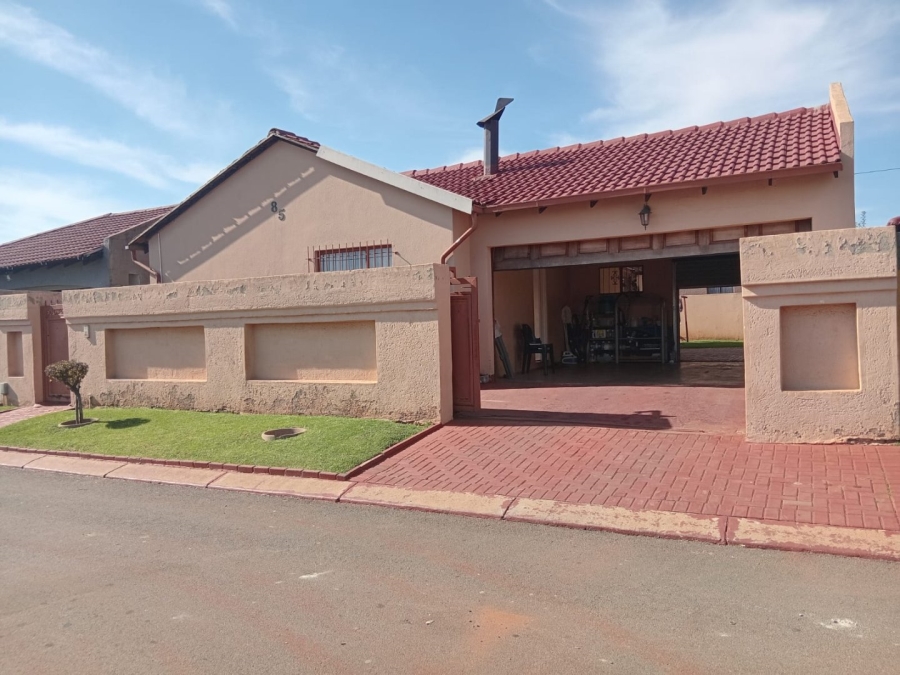  Bedroom Property for Sale in Dawn Park Gauteng