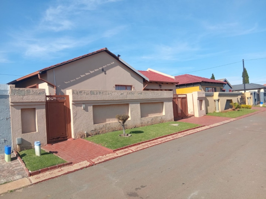  Bedroom Property for Sale in Dawn Park Gauteng
