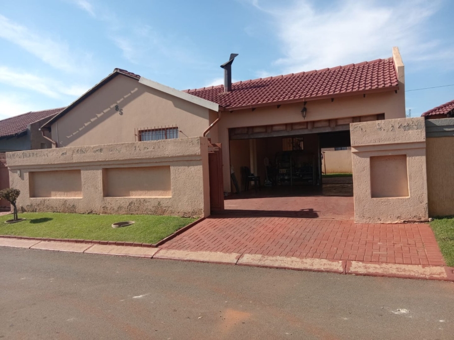  Bedroom Property for Sale in Dawn Park Gauteng