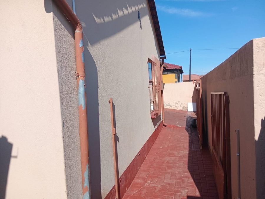  Bedroom Property for Sale in Dawn Park Gauteng