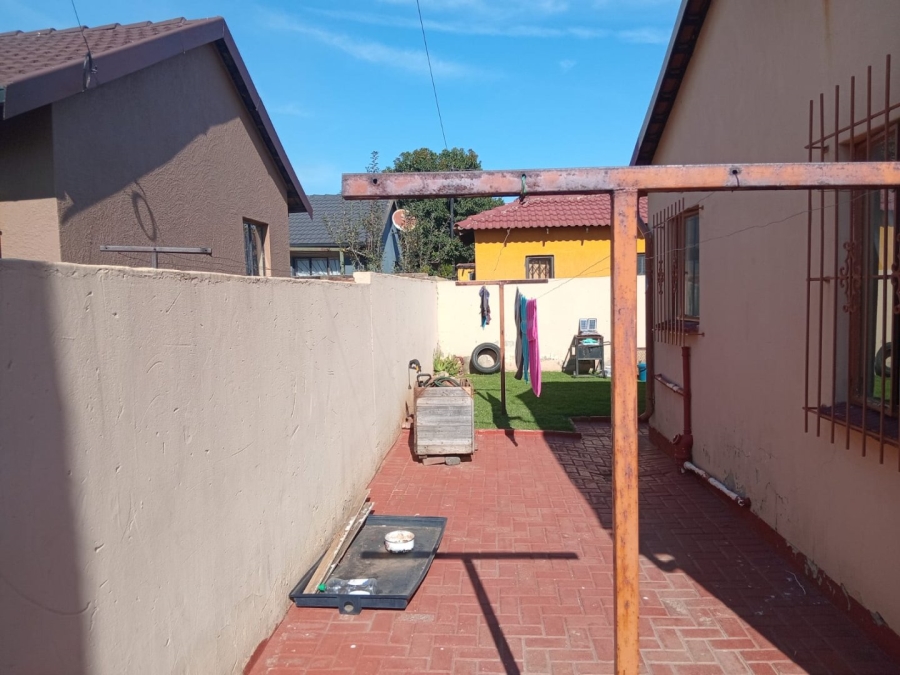 Bedroom Property for Sale in Dawn Park Gauteng