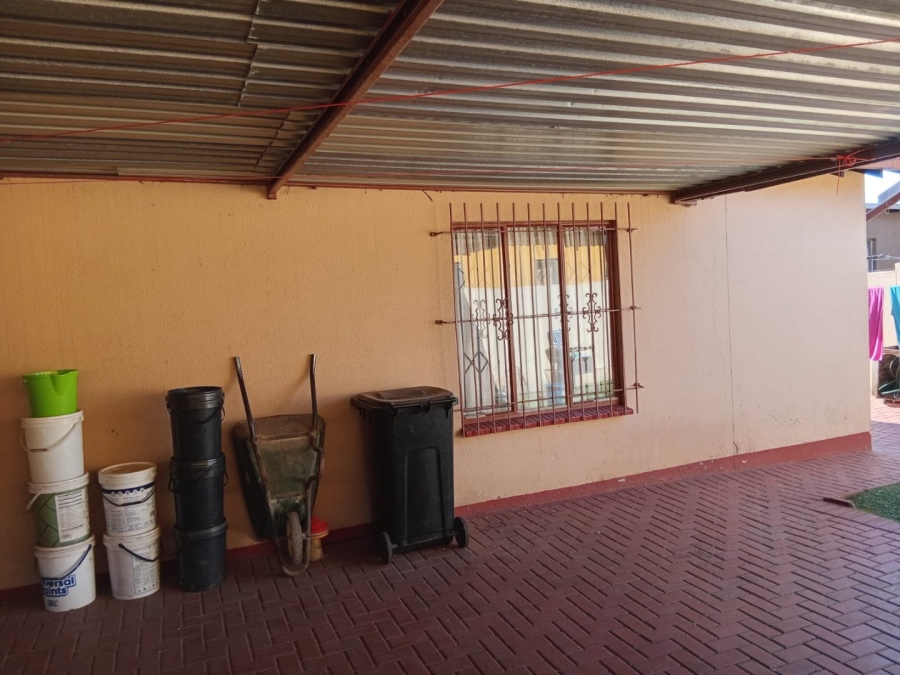  Bedroom Property for Sale in Dawn Park Gauteng
