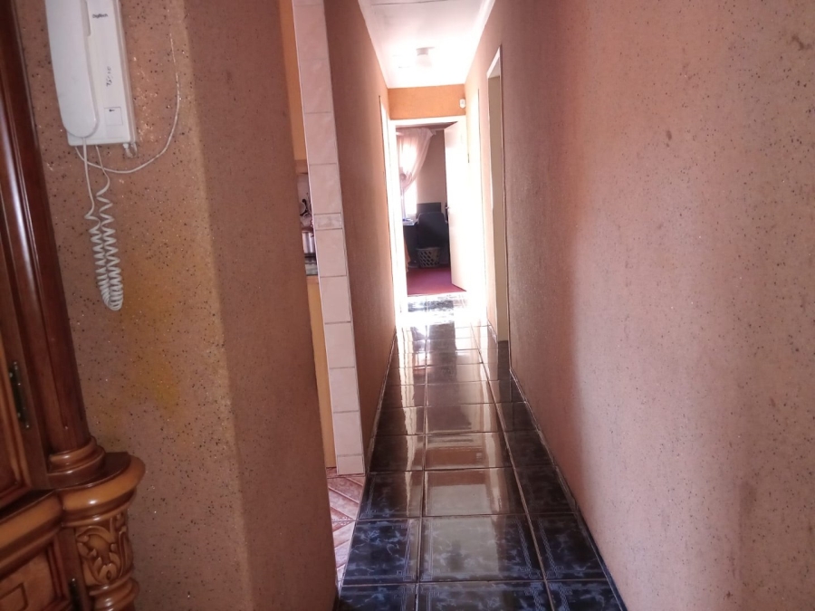  Bedroom Property for Sale in Dawn Park Gauteng