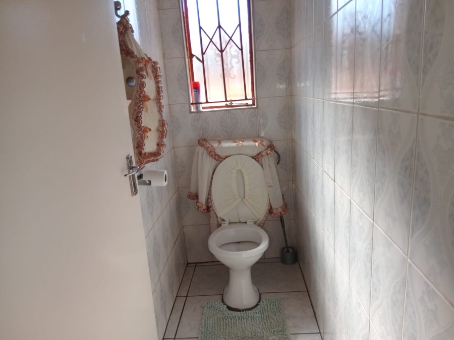  Bedroom Property for Sale in Dawn Park Gauteng