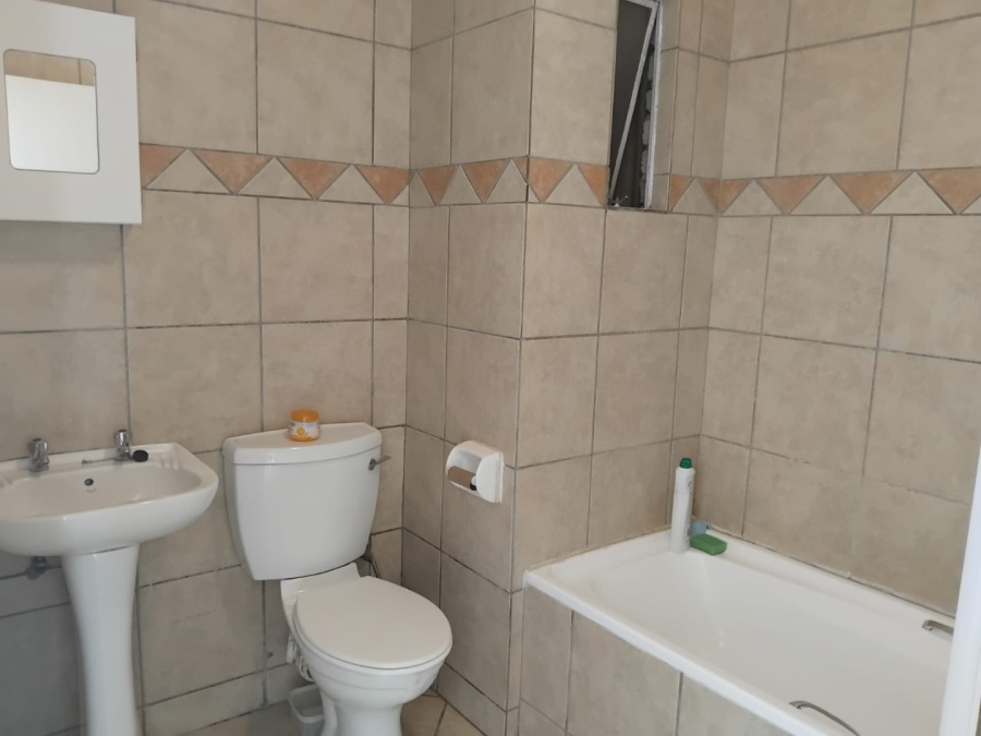 To Let 2 Bedroom Property for Rent in Vorna Valley Gauteng
