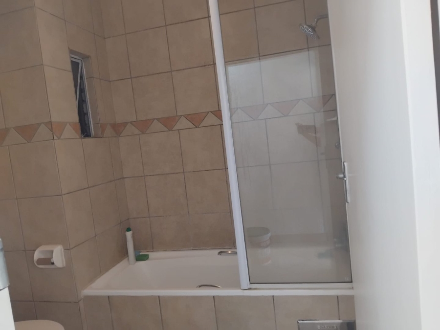 To Let 2 Bedroom Property for Rent in Vorna Valley Gauteng