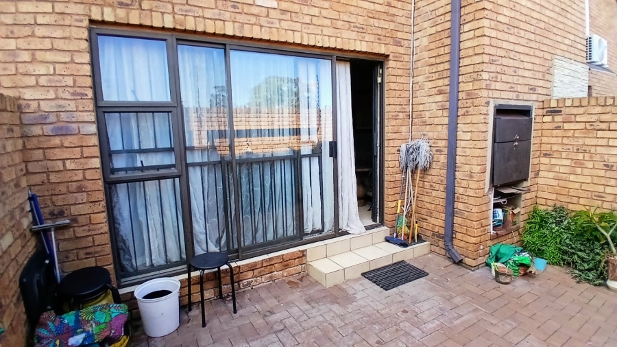 2 Bedroom Property for Sale in Florentia Gauteng