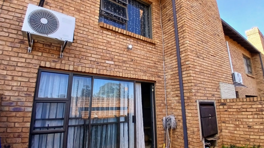 2 Bedroom Property for Sale in Florentia Gauteng