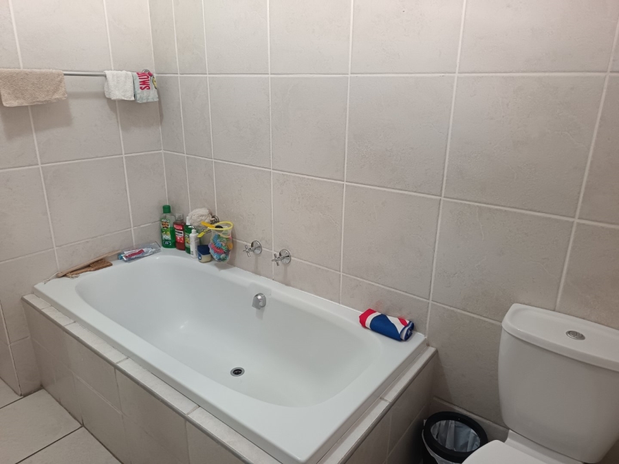 2 Bedroom Property for Sale in Sunninghill Gauteng