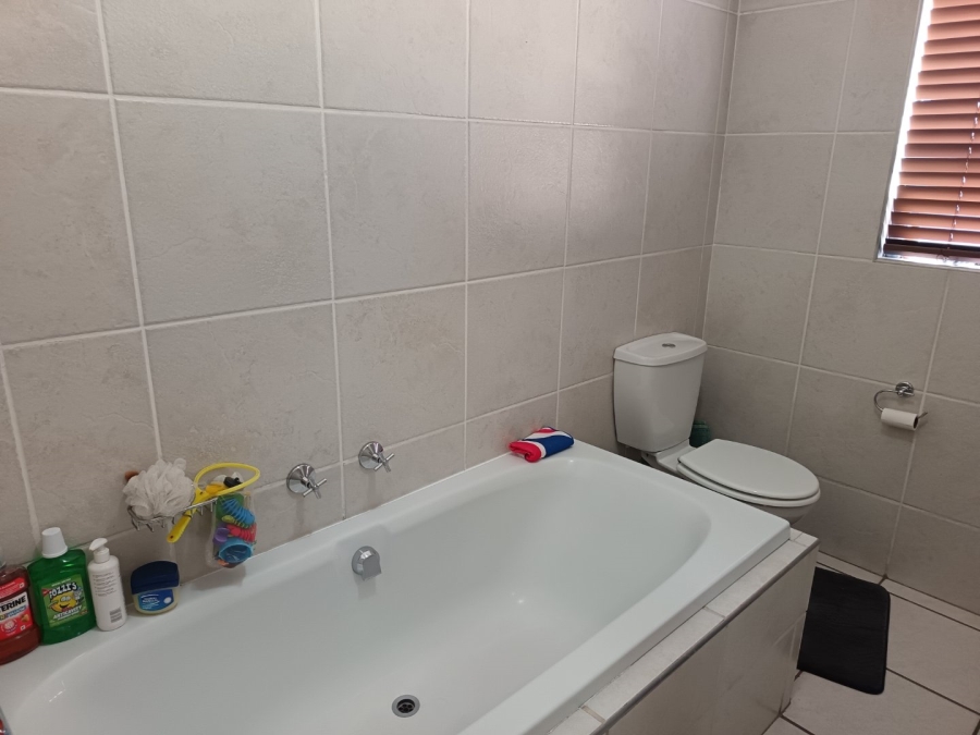 2 Bedroom Property for Sale in Sunninghill Gauteng