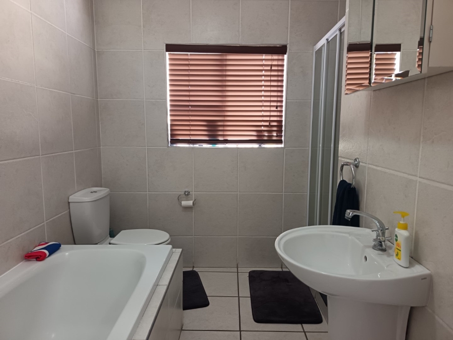 2 Bedroom Property for Sale in Sunninghill Gauteng
