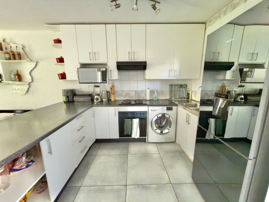 To Let 2 Bedroom Property for Rent in New Market Park Gauteng