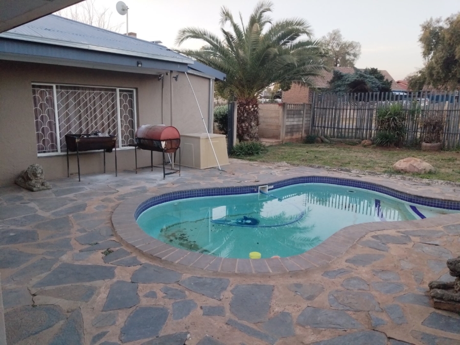 4 Bedroom Property for Sale in Rensburg Gauteng