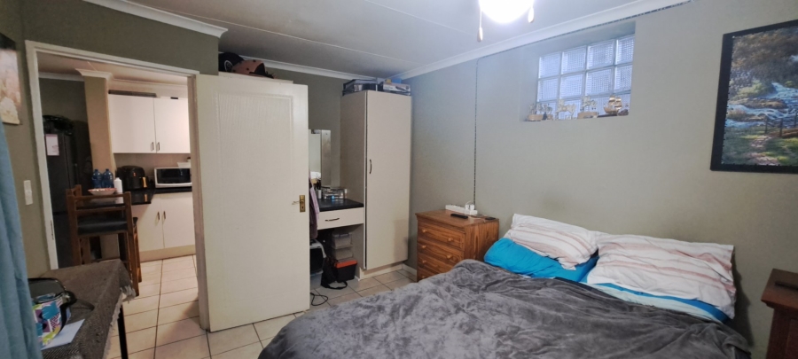 To Let 1 Bedroom Property for Rent in Edenvale Central Gauteng