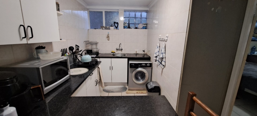 To Let 1 Bedroom Property for Rent in Edenvale Central Gauteng