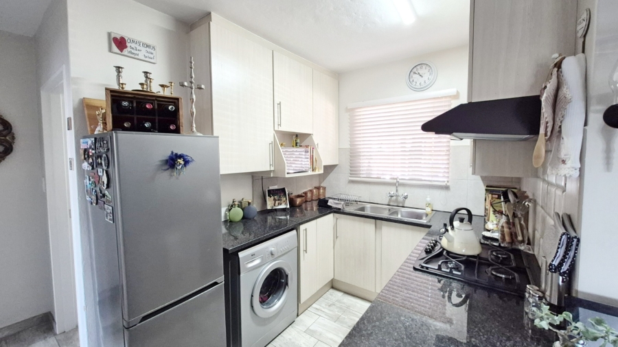 2 Bedroom Property for Sale in Rietvalleirand Gauteng