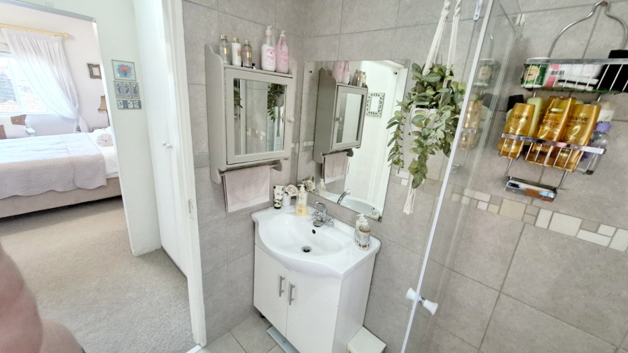 2 Bedroom Property for Sale in Rietvalleirand Gauteng