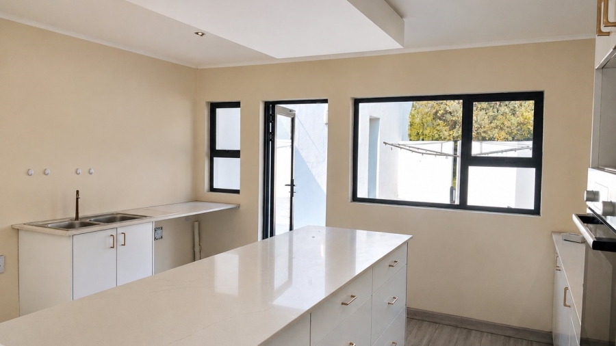 To Let 4 Bedroom Property for Rent in Fourways Gauteng
