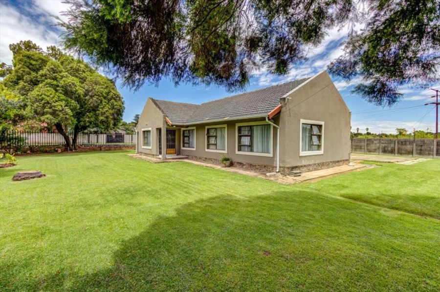 3 Bedroom Property for Sale in Glen Marais Gauteng