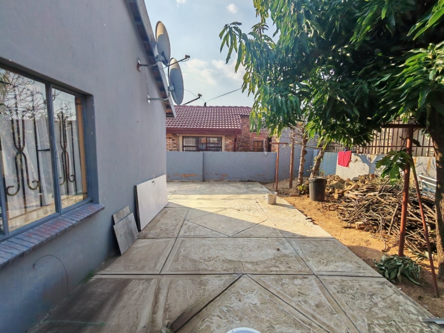 2 Bedroom Property for Sale in Soshanguve FF Gauteng