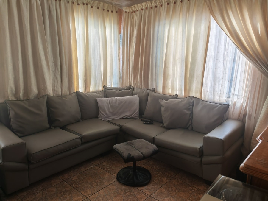 2 Bedroom Property for Sale in Soshanguve FF Gauteng