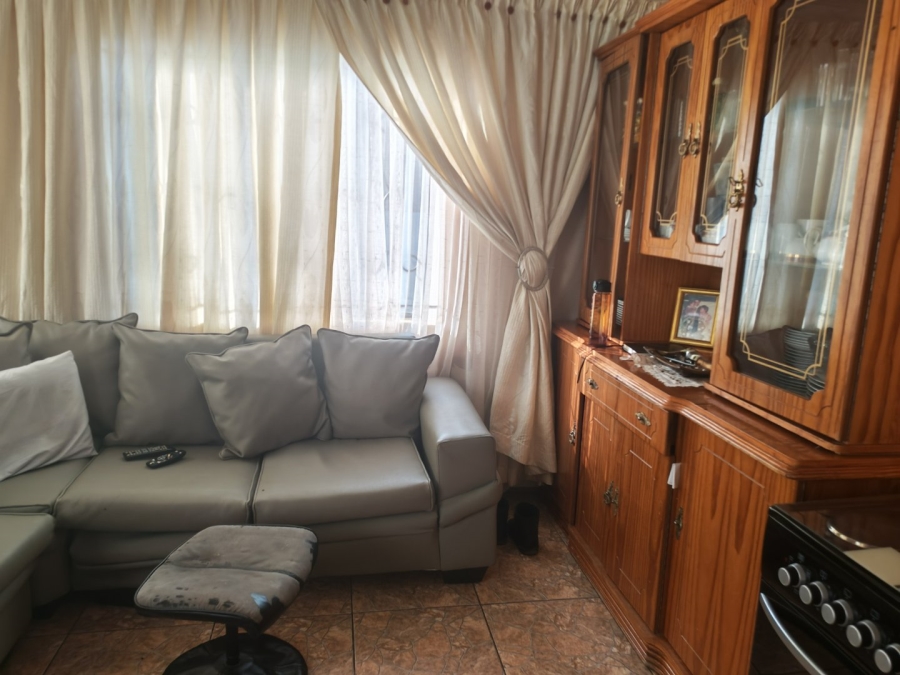 2 Bedroom Property for Sale in Soshanguve FF Gauteng