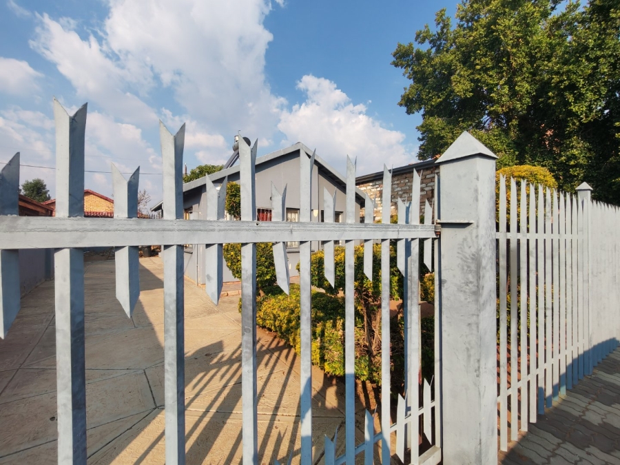 2 Bedroom Property for Sale in Soshanguve FF Gauteng