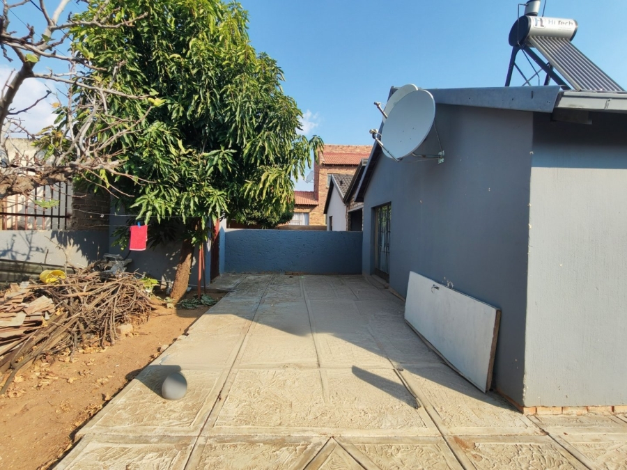 2 Bedroom Property for Sale in Soshanguve FF Gauteng