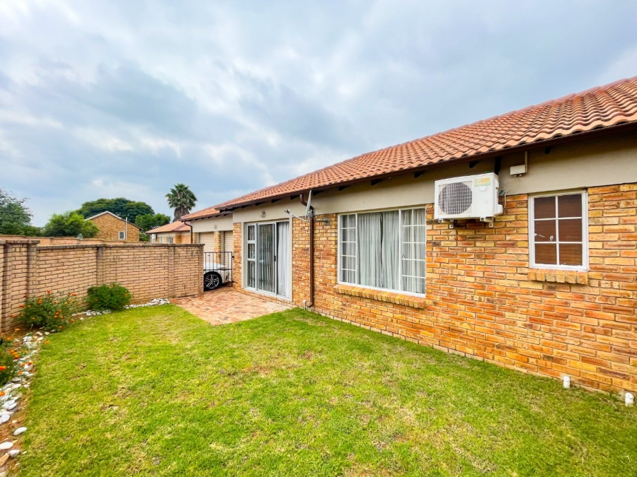 To Let 2 Bedroom Property for Rent in Kosmosdal Gauteng