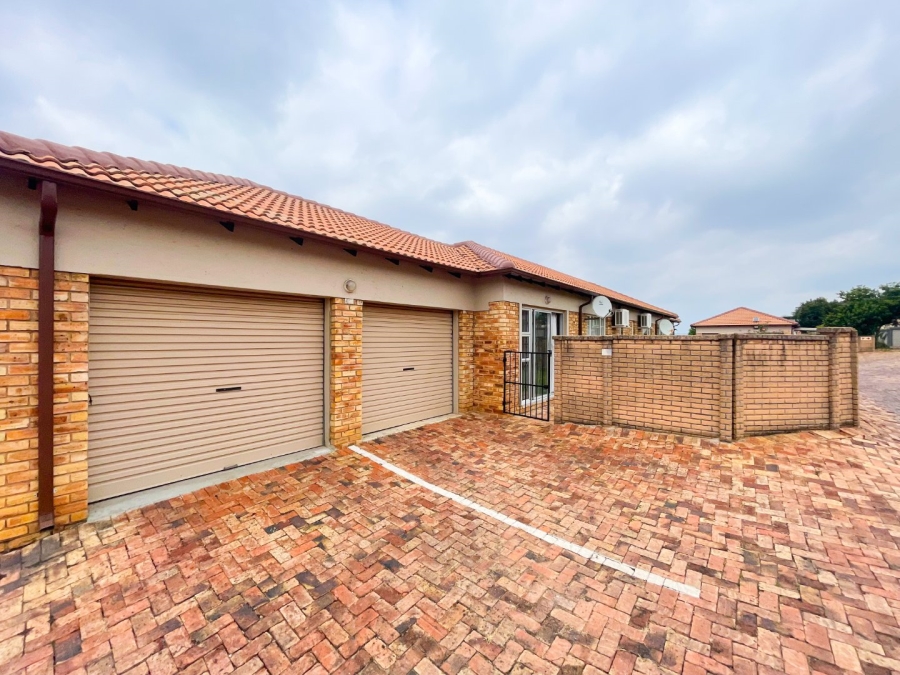 To Let 2 Bedroom Property for Rent in Kosmosdal Gauteng