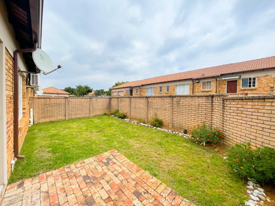 To Let 2 Bedroom Property for Rent in Kosmosdal Gauteng
