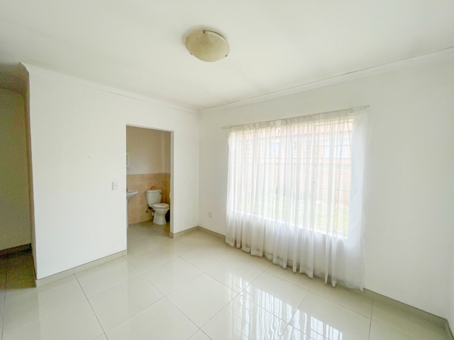 To Let 2 Bedroom Property for Rent in Kosmosdal Gauteng